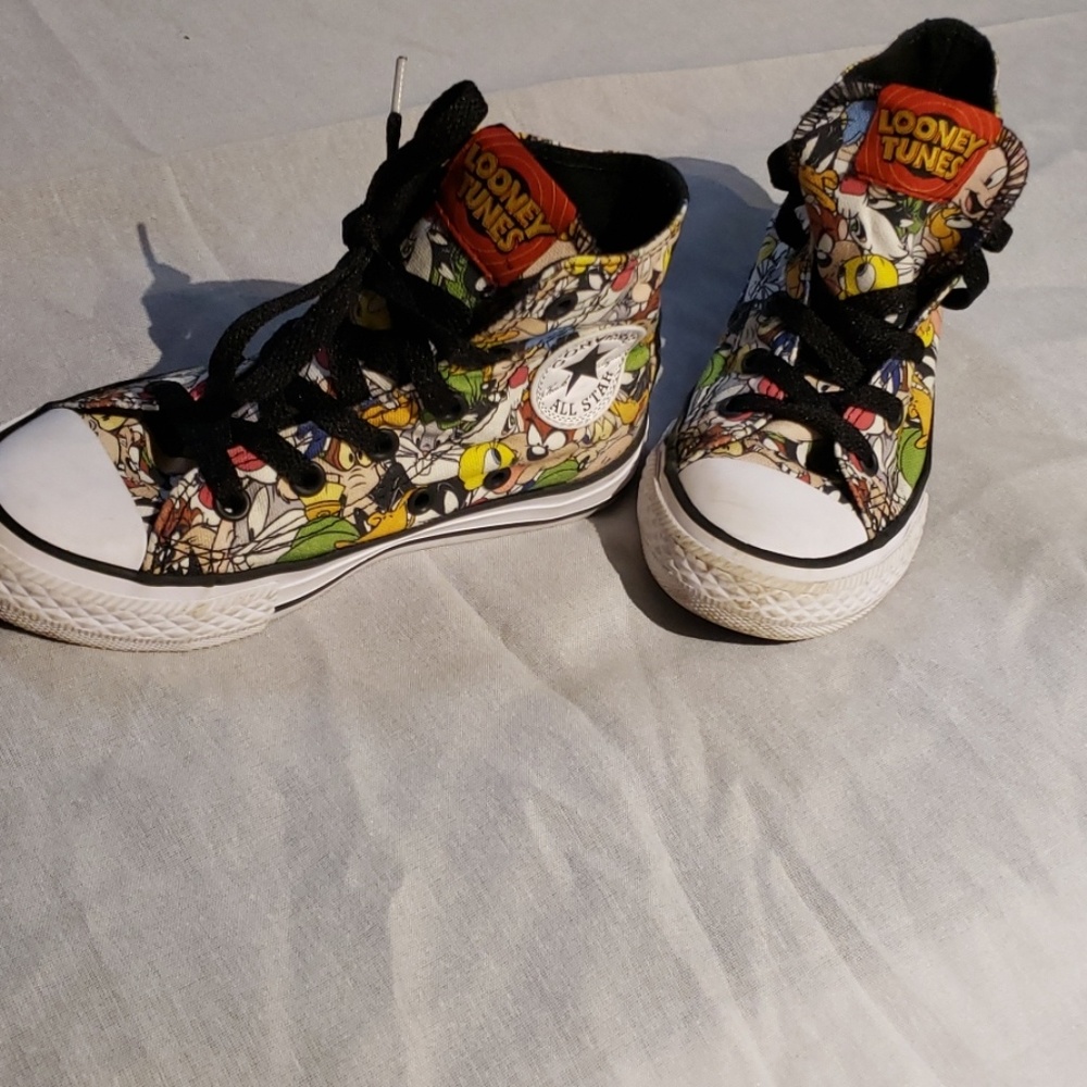 Converse looney tunes edition